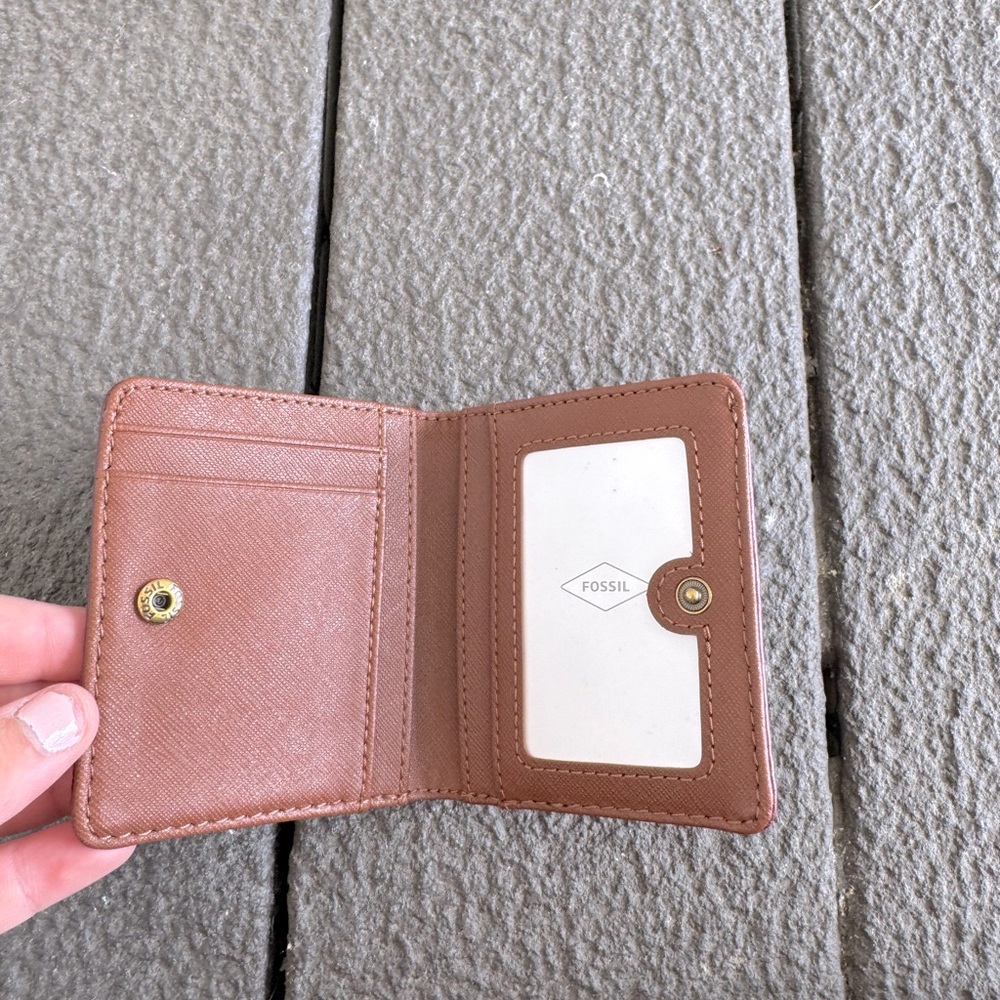 Small Fossil Wallet♥️🤎 - Picture 2 of 3